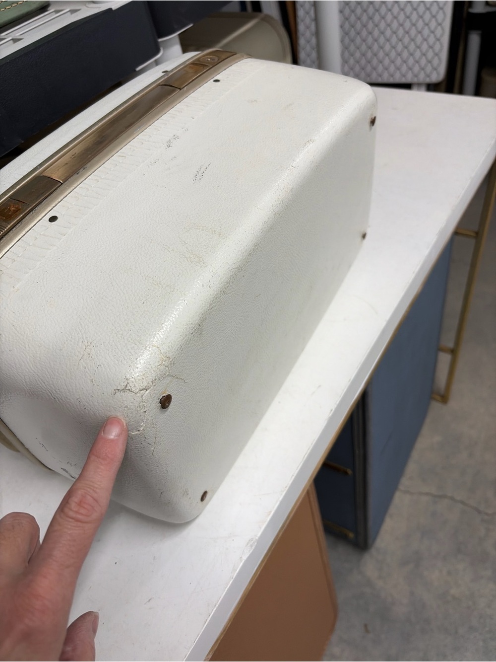 Samsonite Horizon White Vintage Traincase  Makeup Case Vanity with Gold Trim - Picture 10 of 10